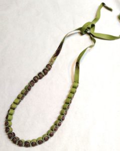 リボン結びネックレス／グリーン